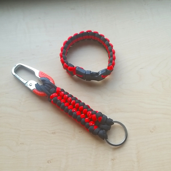 Paracord bracelet and keychain set. - Picture 2 of 3